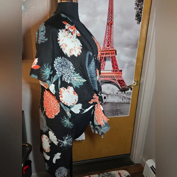 OSFM NWOT Boutique Kimono 37.5Long 34.5ptp Blk Floral Raw Fringe Hem Soft! - Picture 11 of 13